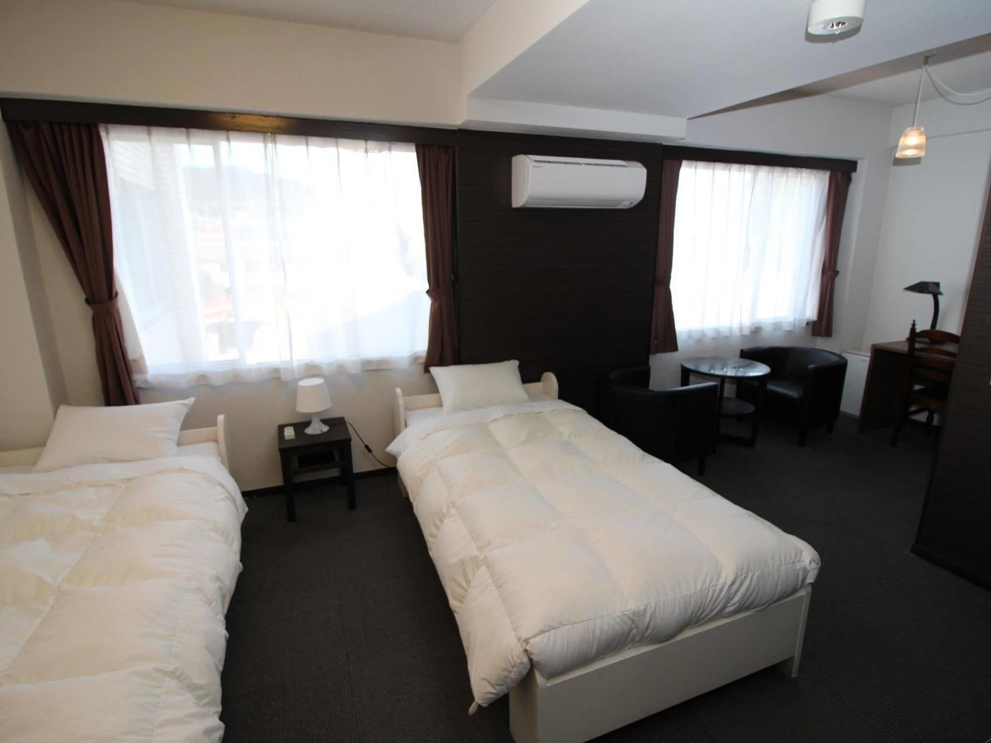 Hotel Chrysantheme Kyoto Buitenkant foto