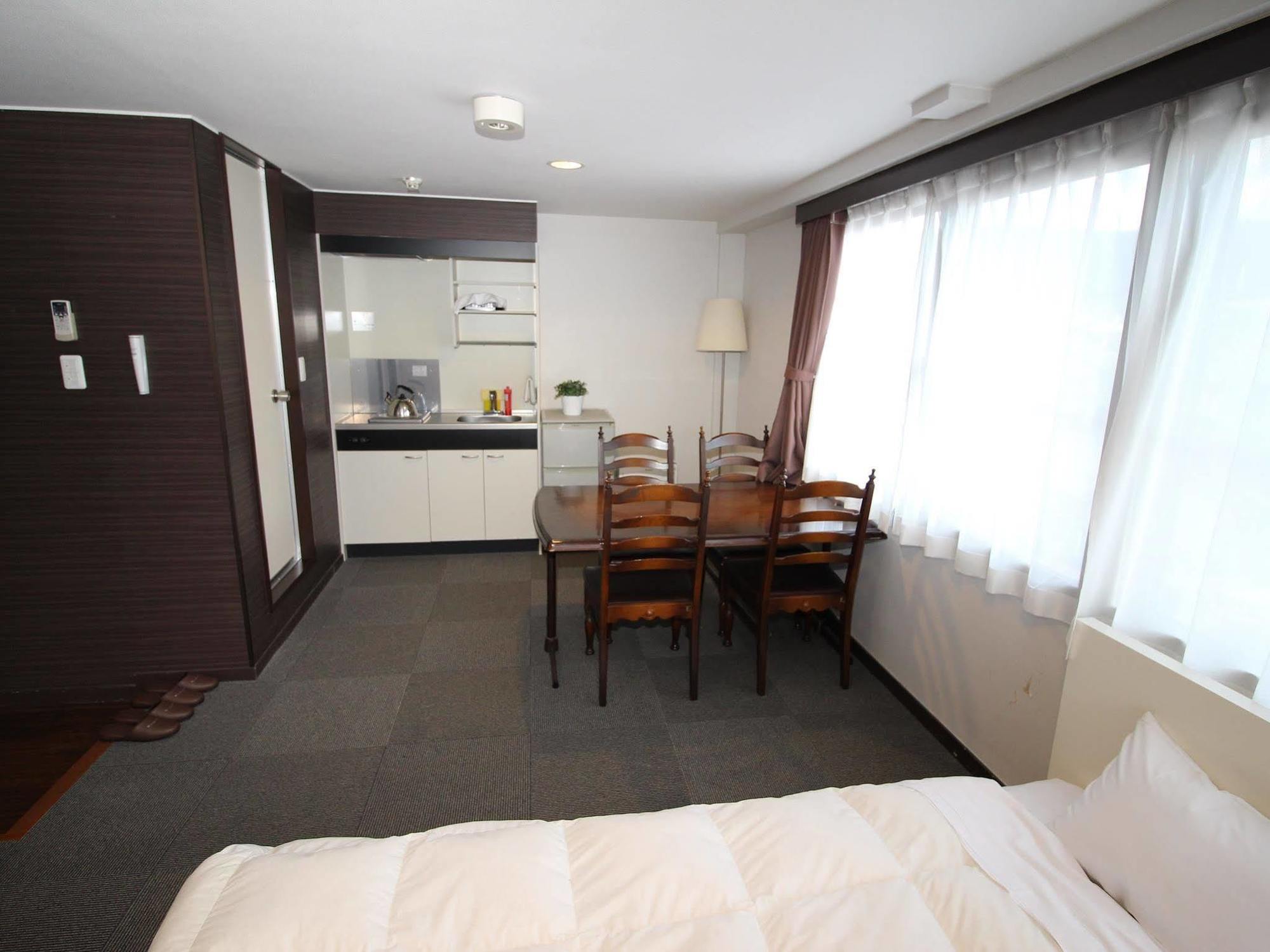Hotel Chrysantheme Kyoto Buitenkant foto