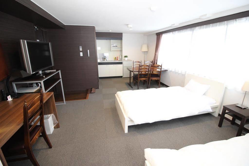Hotel Chrysantheme Kyoto Buitenkant foto