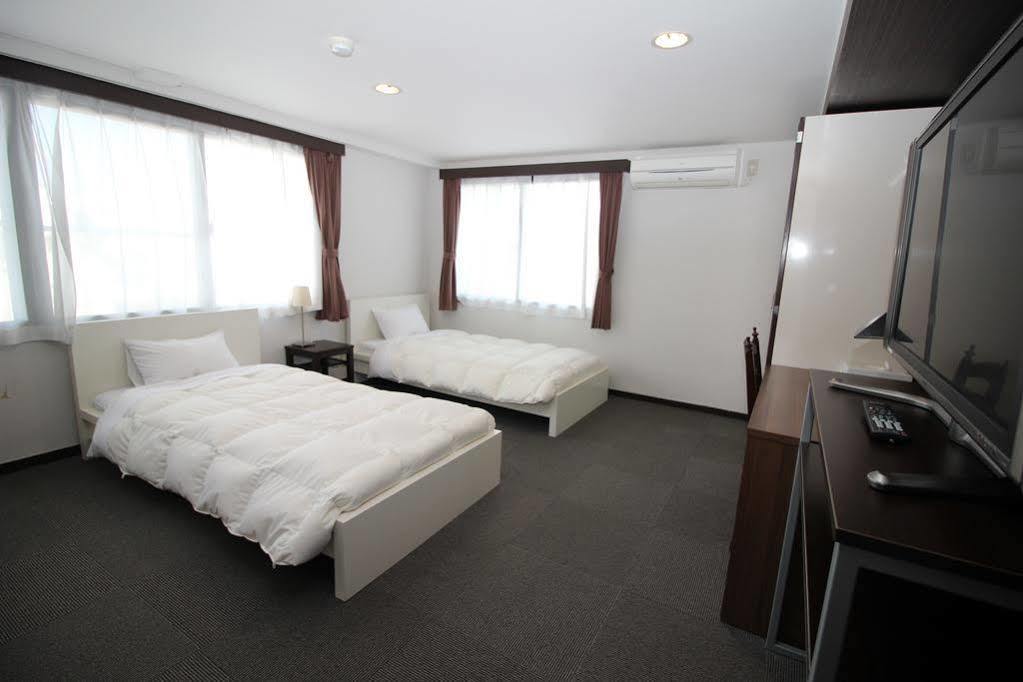 Hotel Chrysantheme Kyoto Buitenkant foto